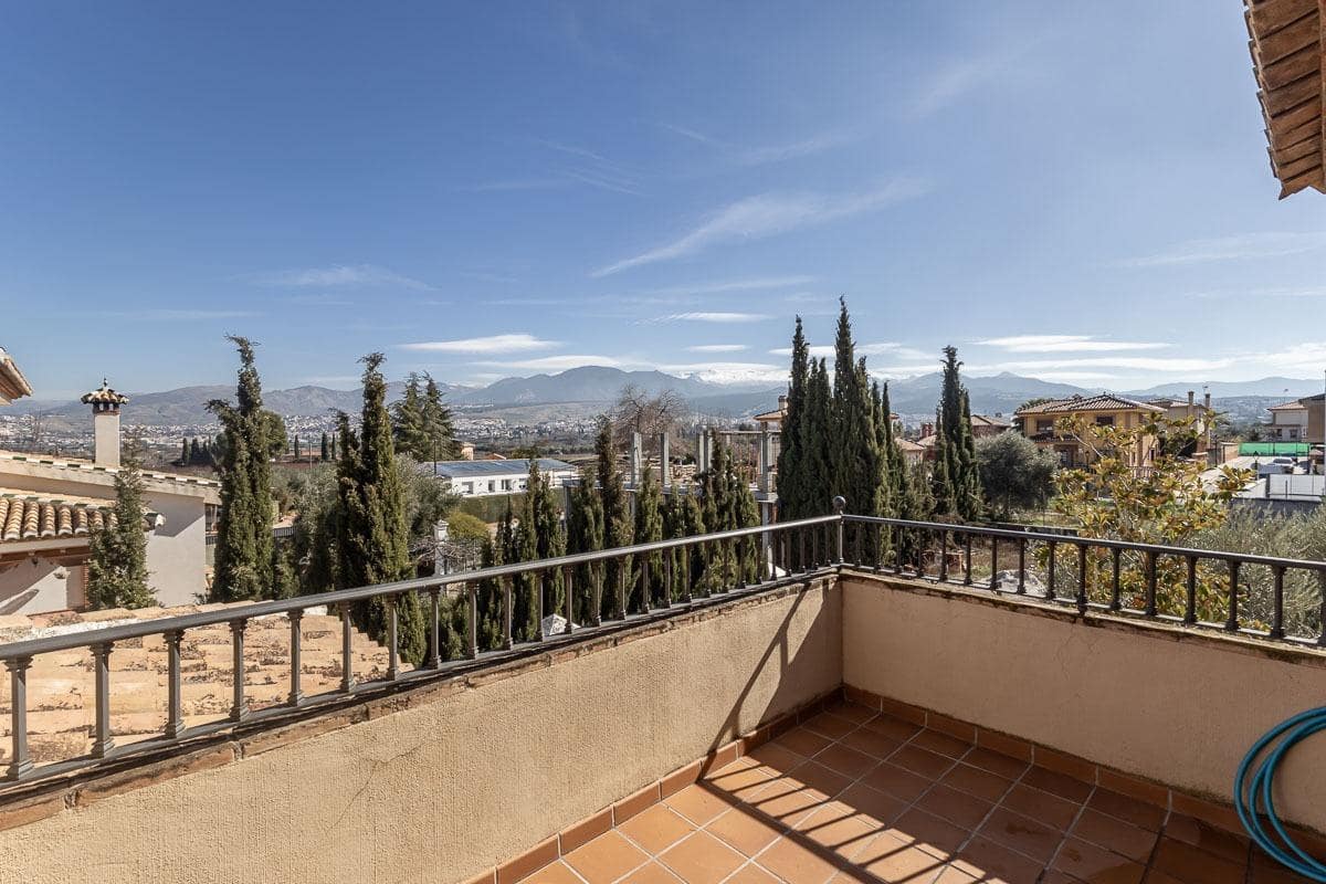 4 Zimmer Villa zu verkaufen in Ogijares mit Pool - 698.000 € (Ref: 8813080)