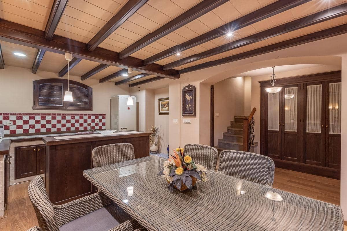 4 Zimmer Villa zu verkaufen in Ogijares mit Pool - 698.000 € (Ref: 8813080)