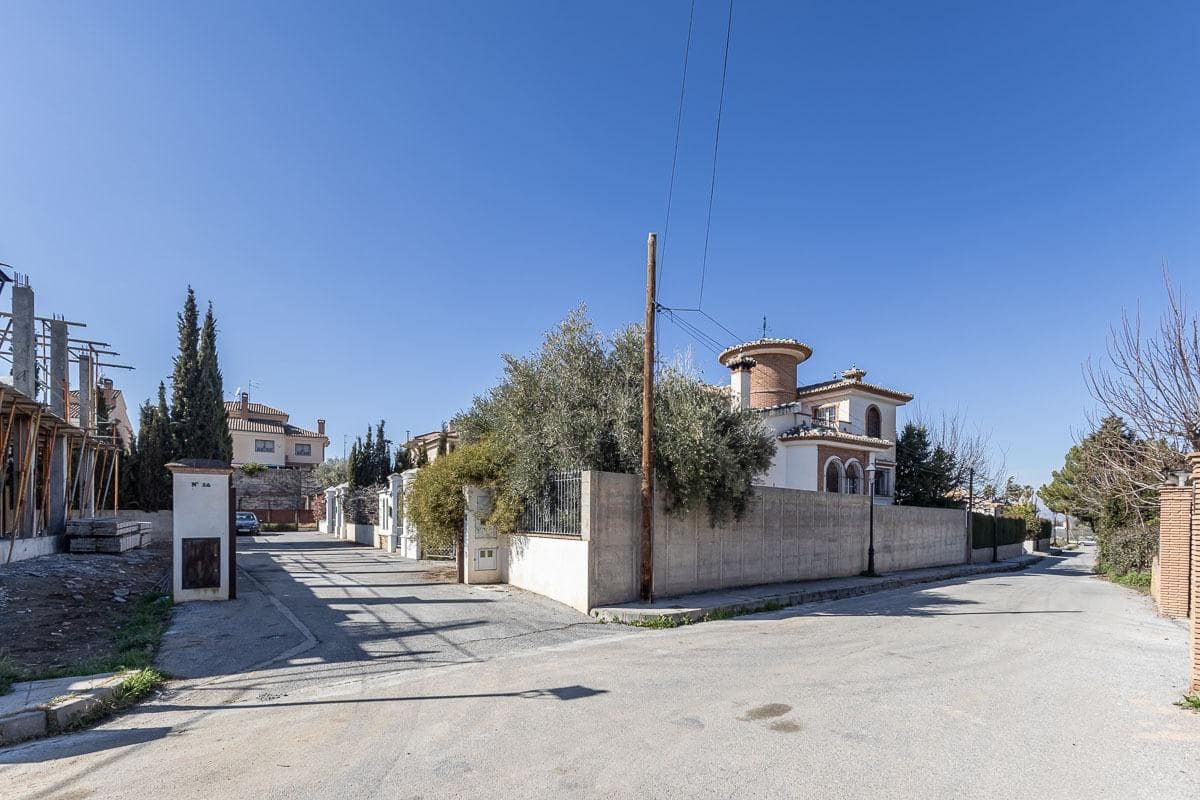 4 Zimmer Villa zu verkaufen in Ogijares mit Pool - 698.000 € (Ref: 8813080)