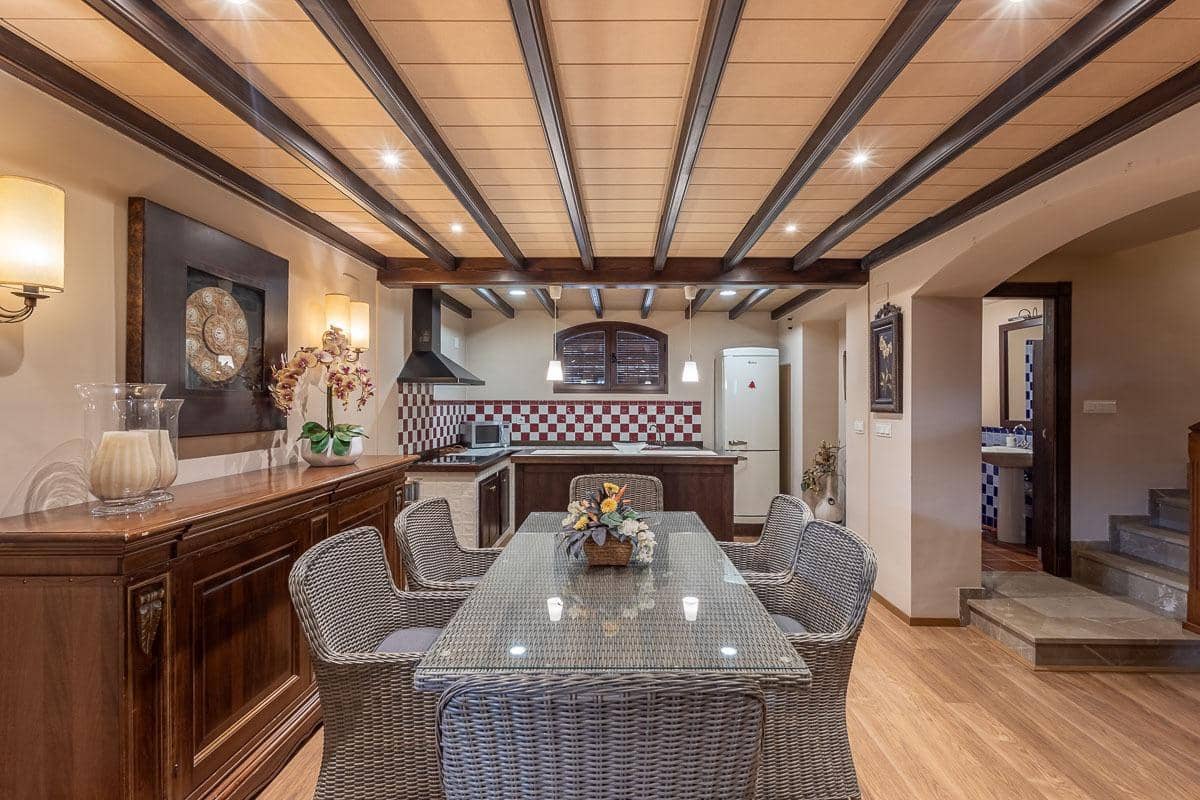 4 Zimmer Villa zu verkaufen in Ogijares mit Pool - 698.000 € (Ref: 8813080)