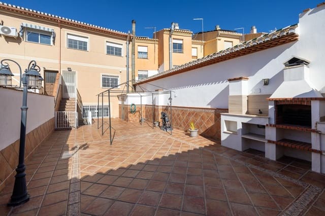 3 soveværelse Rækkehus til salg i Huétor Vega med garage - € 329.000 (Ref: 8836662)