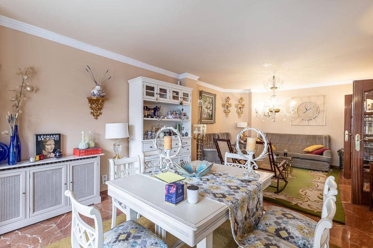 5 bedroom Flat for sale in Granada city with garage - € 640,000 (Ref: 8869695)