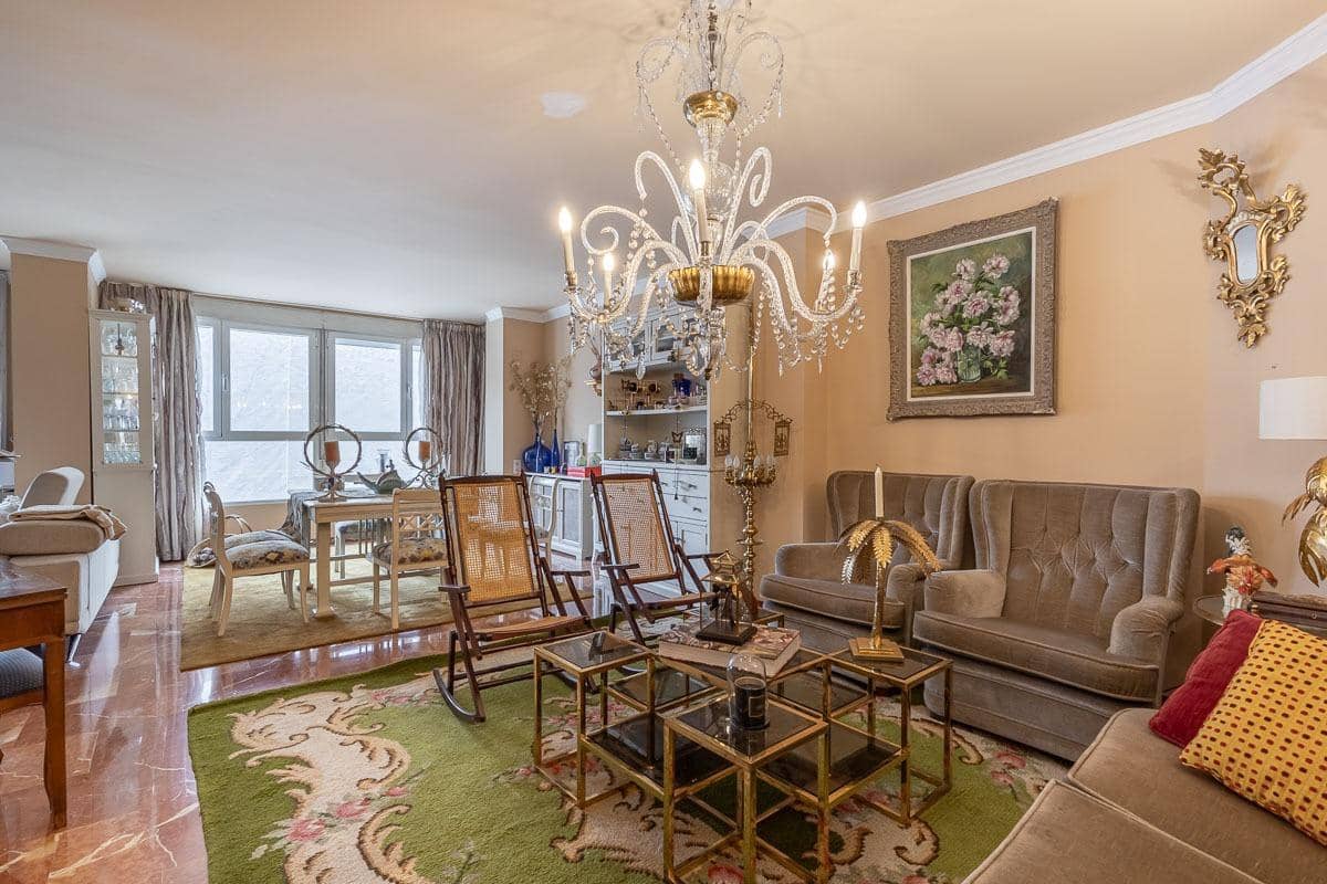 5 bedroom Flat for sale in Granada city with garage - € 640,000 (Ref: 8869695)