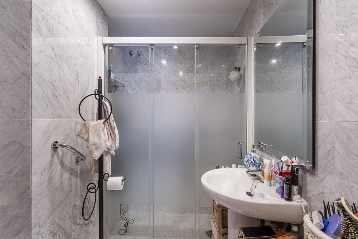 5 bedroom Flat for sale in Granada city with garage - € 640,000 (Ref: 8869695)