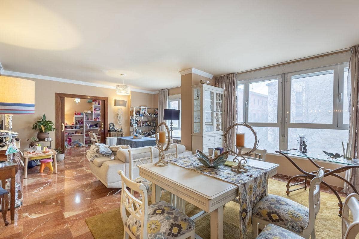 5 bedroom Flat for sale in Granada city with garage - € 640,000 (Ref: 8869695)