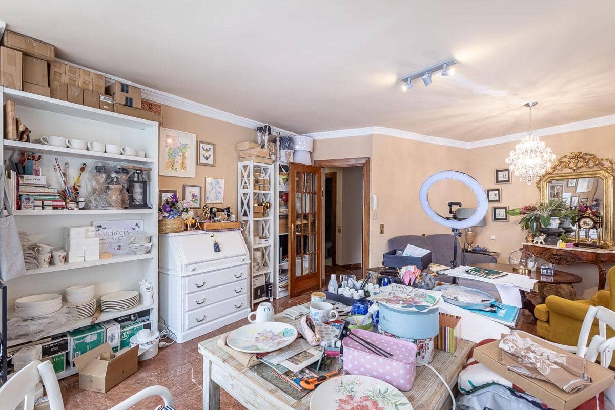 5 bedroom Flat for sale in Granada city with garage - € 640,000 (Ref: 8869695)