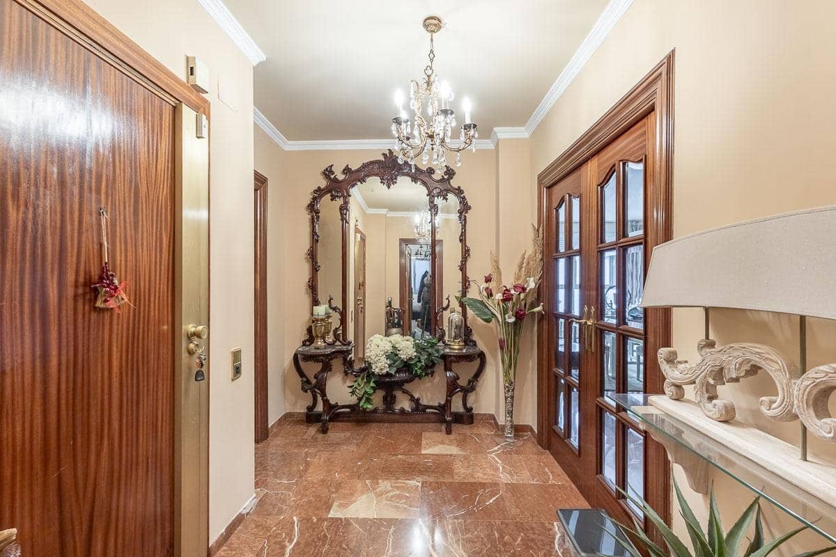 5 bedroom Flat for sale in Granada city with garage - € 640,000 (Ref: 8869695)