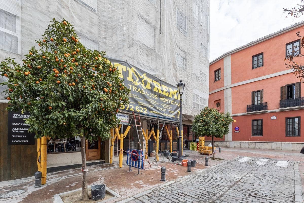 5 bedroom Flat for sale in Granada city with garage - € 640,000 (Ref: 8869695)