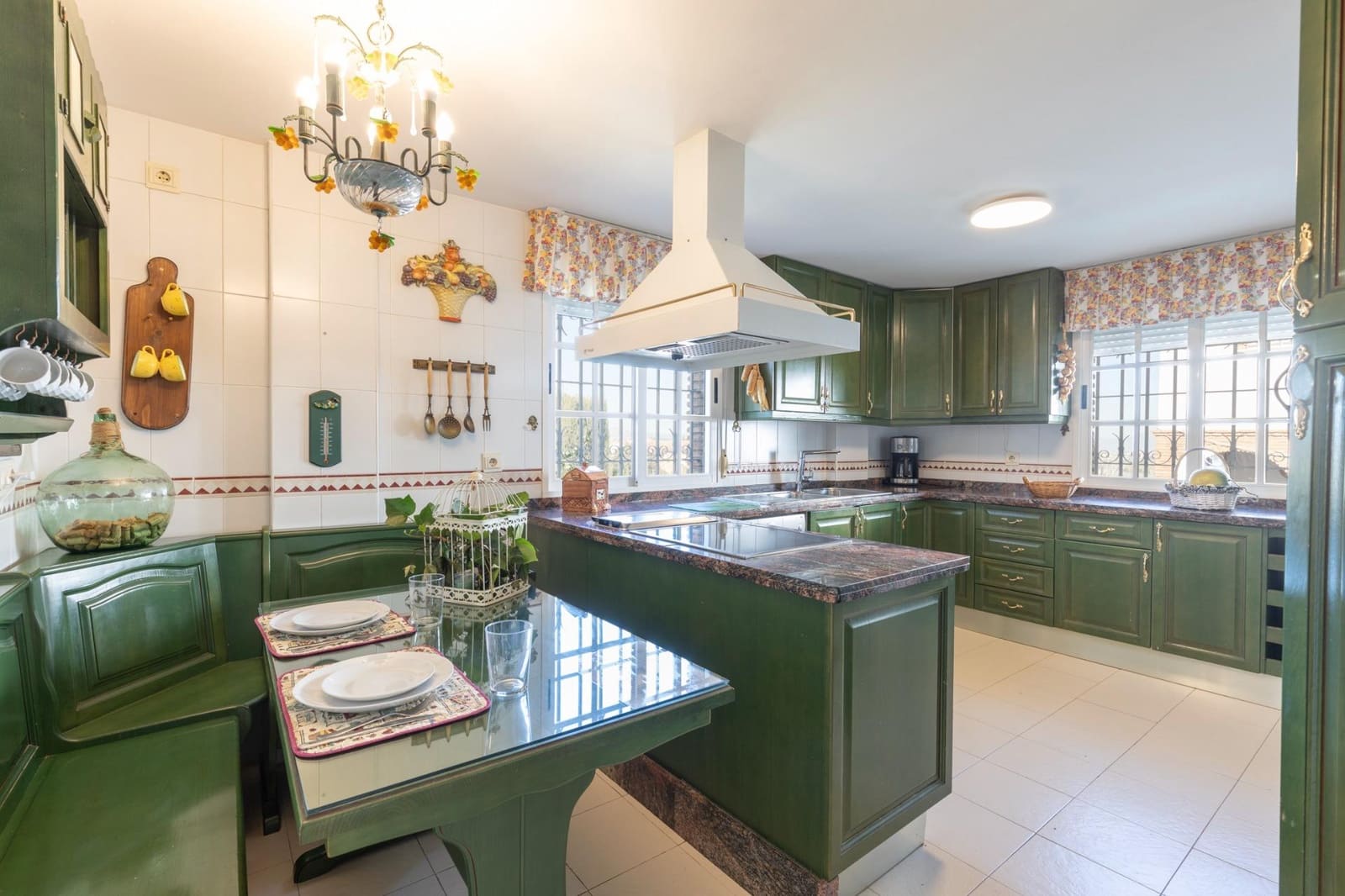 4 soveværelse Villa til salg i La Zubia med swimmingpool garage - € 525.000 (Ref: 8912988)