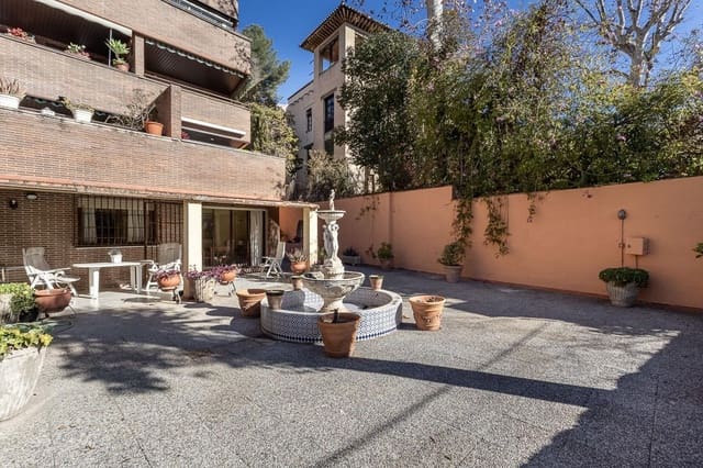 3 quarto Apartamento para venda em Centro, Granada cidade com piscina - 1 360 000 € (Ref: 8915342)