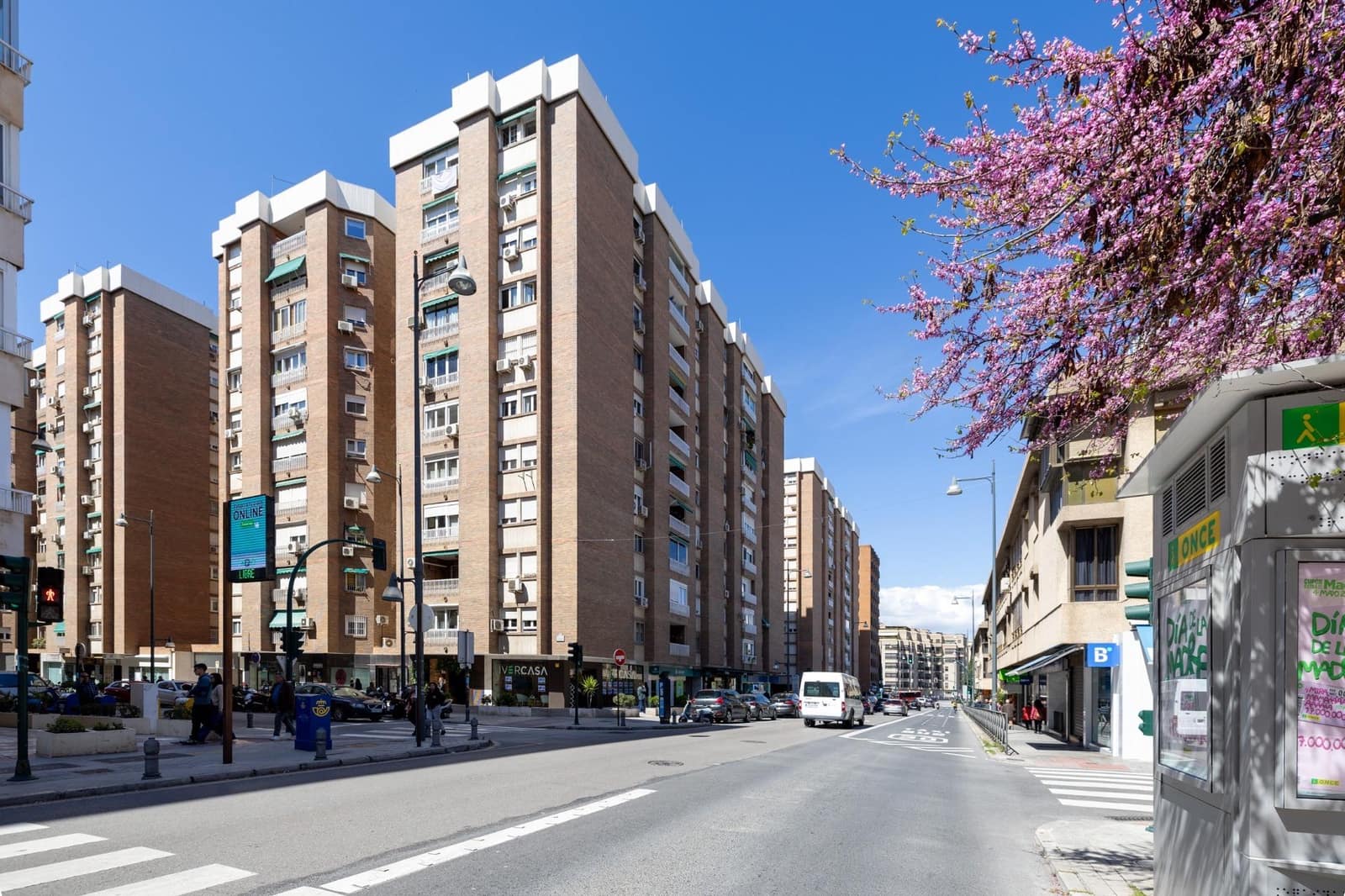 5 bedroom Flat for sale in Granada city with pool - € 395,000 (Ref: 8915345)