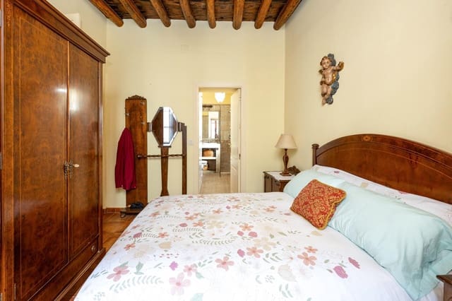 5 bedroom Villa for sale in Granada city with garage - € 1,200,000 (Ref: 8915353)