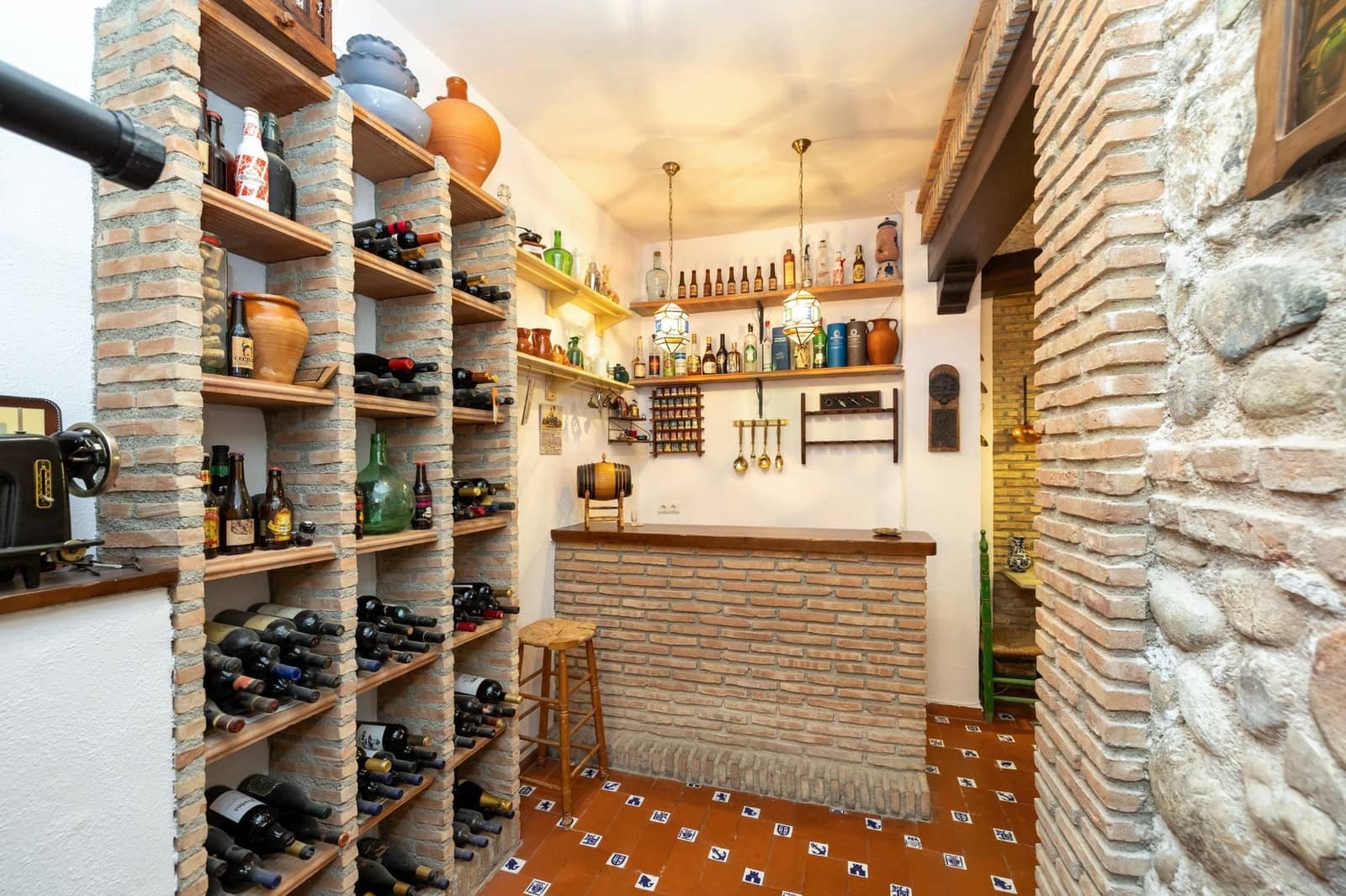 5 bedroom Villa for sale in Granada city with garage - € 1,200,000 (Ref: 8915353)