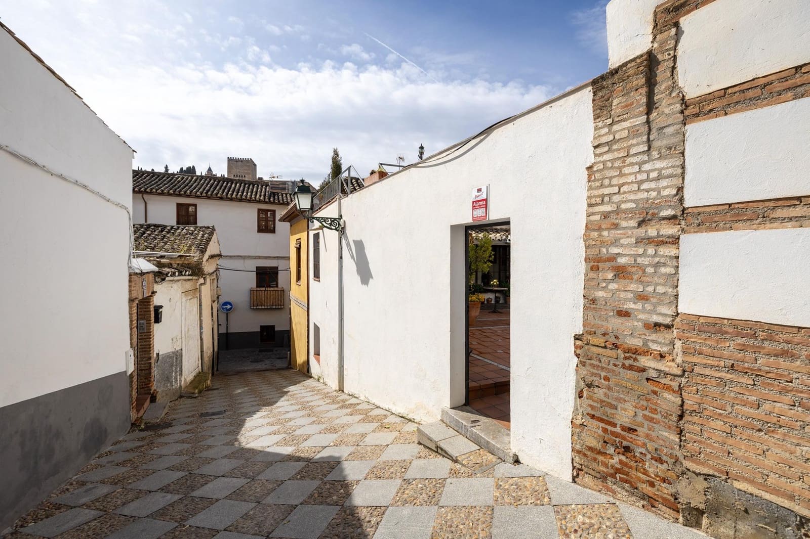 5 bedroom Villa for sale in Granada city with garage - € 1,200,000 (Ref: 8915353)