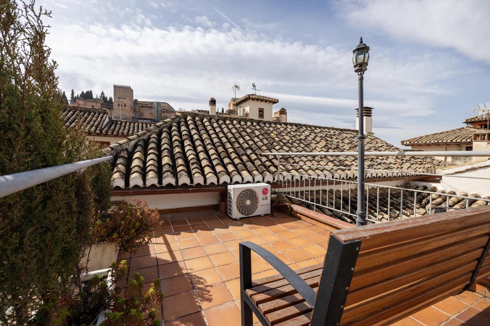5 bedroom Villa for sale in Granada city with garage - € 1,200,000 (Ref: 8915353)