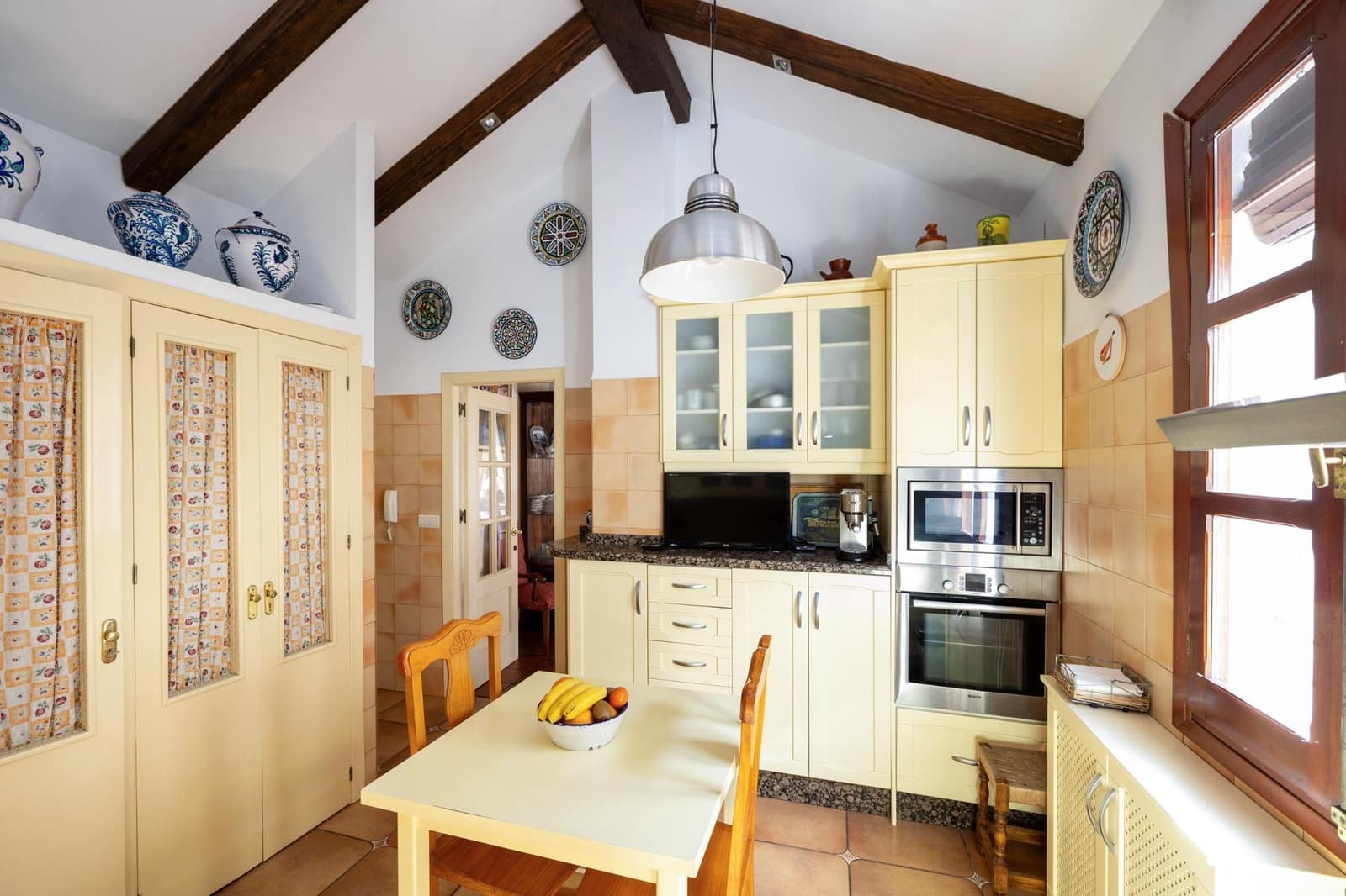 5 bedroom Villa for sale in Granada city with garage - € 1,200,000 (Ref: 8915353)