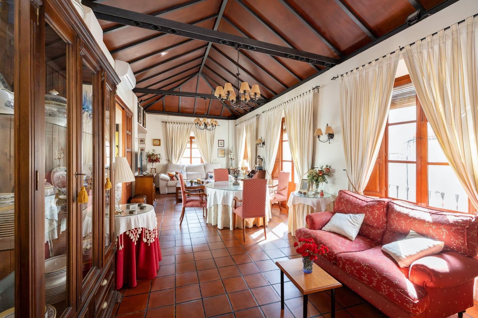 5 bedroom Villa for sale in Granada city with garage - € 1,200,000 (Ref: 8915353)