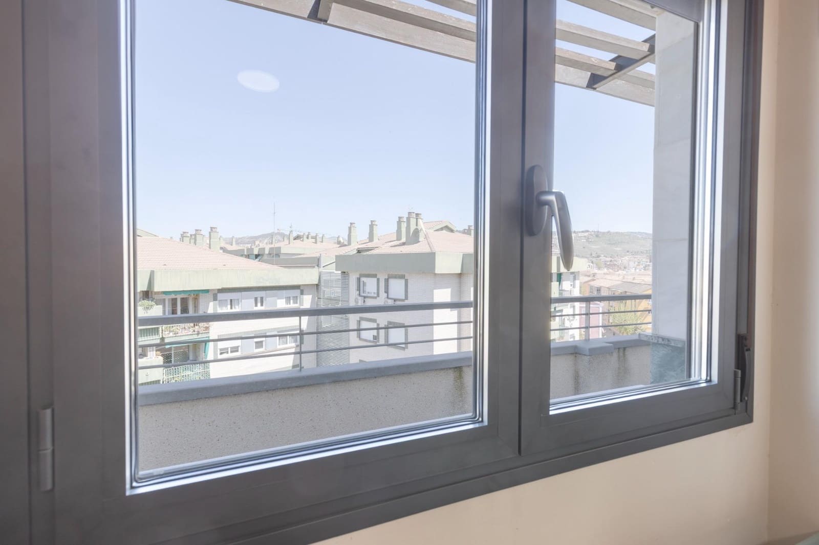 3 bedroom Flat for sale in Granada city with pool garage - € 595,000 (Ref: 8935059)