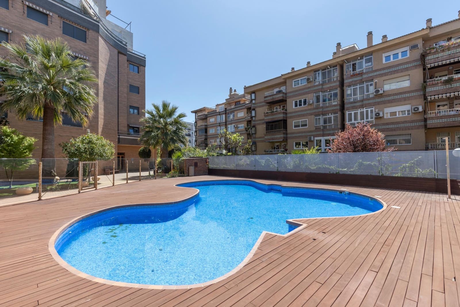 3 bedroom Flat for sale in Granada city with pool garage - € 595,000 (Ref: 8935059)