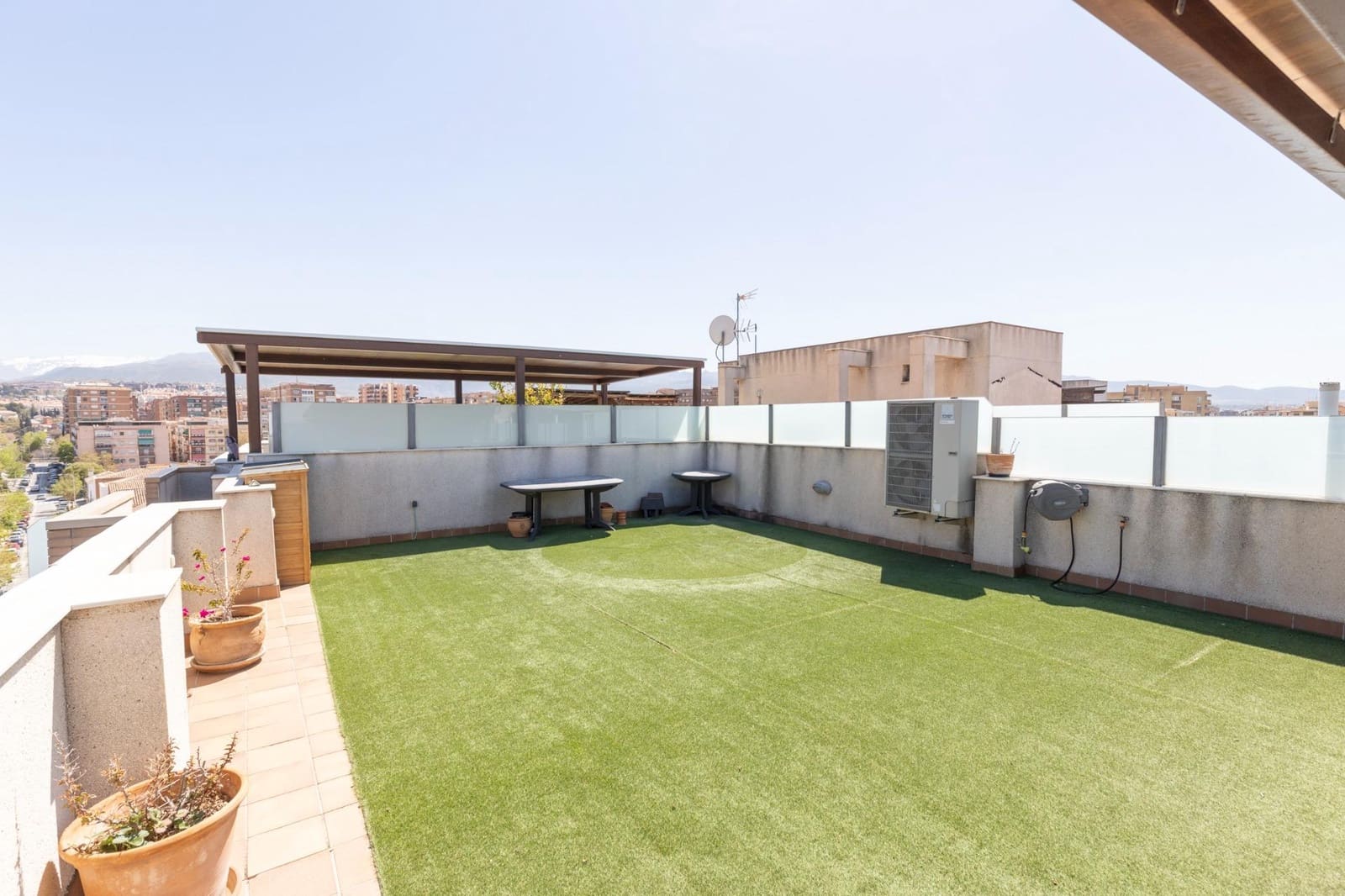 3 bedroom Flat for sale in Granada city with pool garage - € 595,000 (Ref: 8935059)