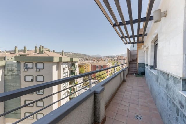 3 bedroom Flat for sale in Granada city with pool garage - € 595,000 (Ref: 8935059)
