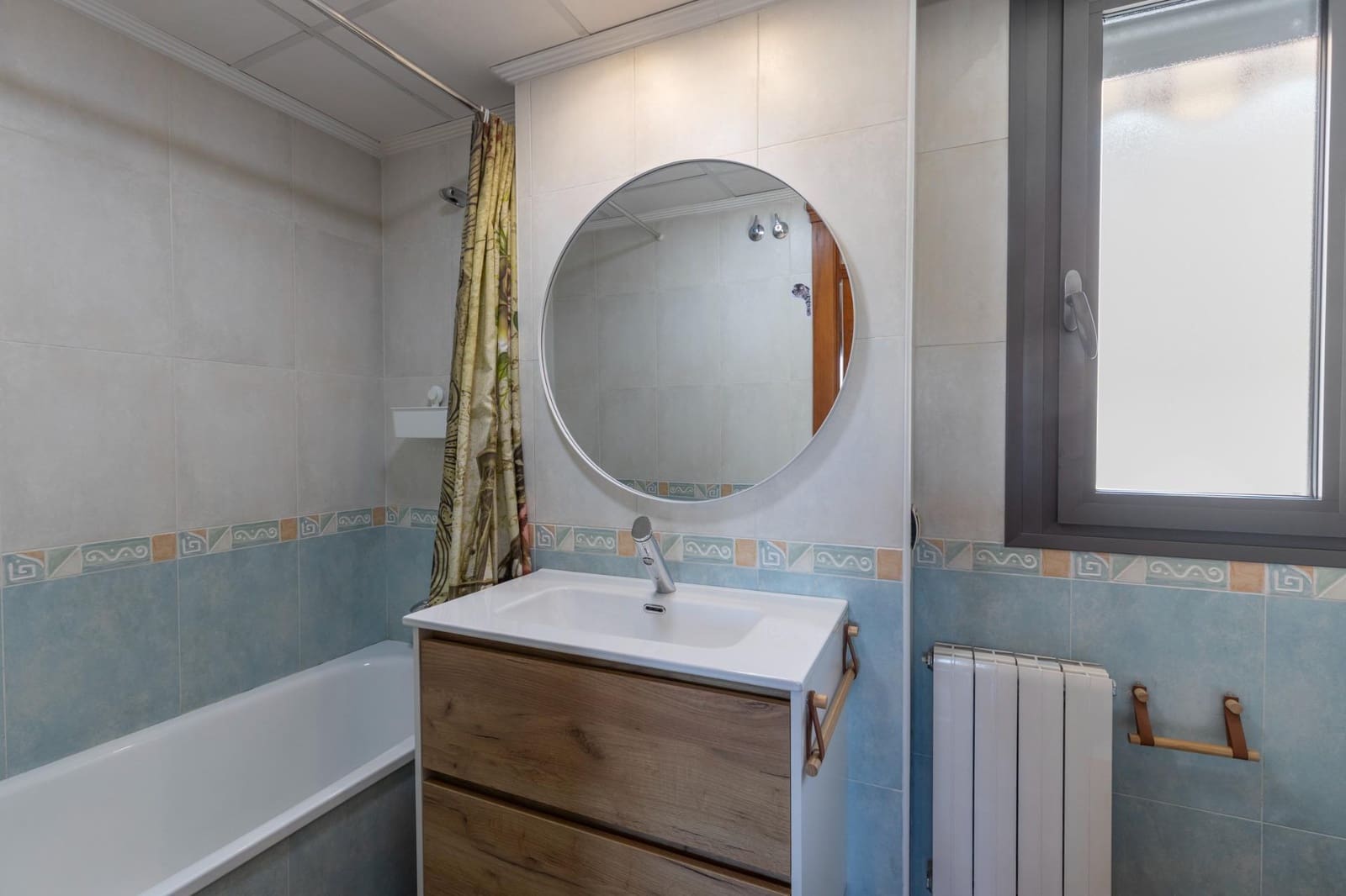 3 bedroom Flat for sale in Granada city with pool garage - € 595,000 (Ref: 8935059)