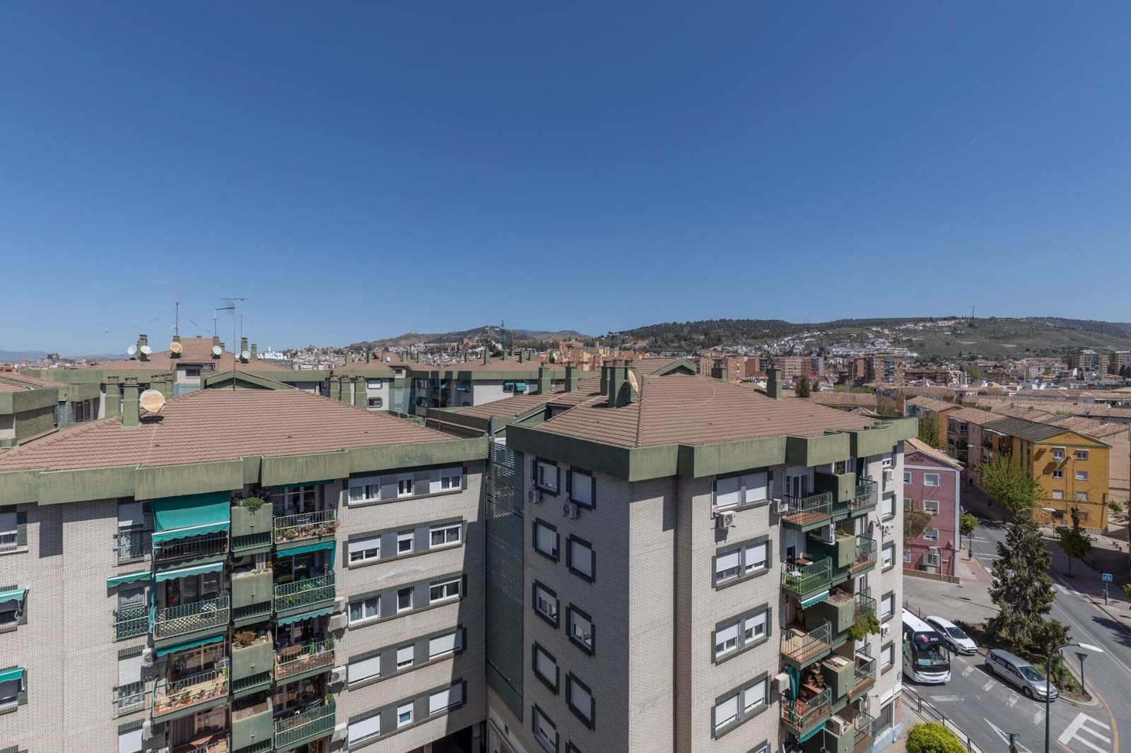 3 bedroom Flat for sale in Granada city with pool garage - € 595,000 (Ref: 8935059)