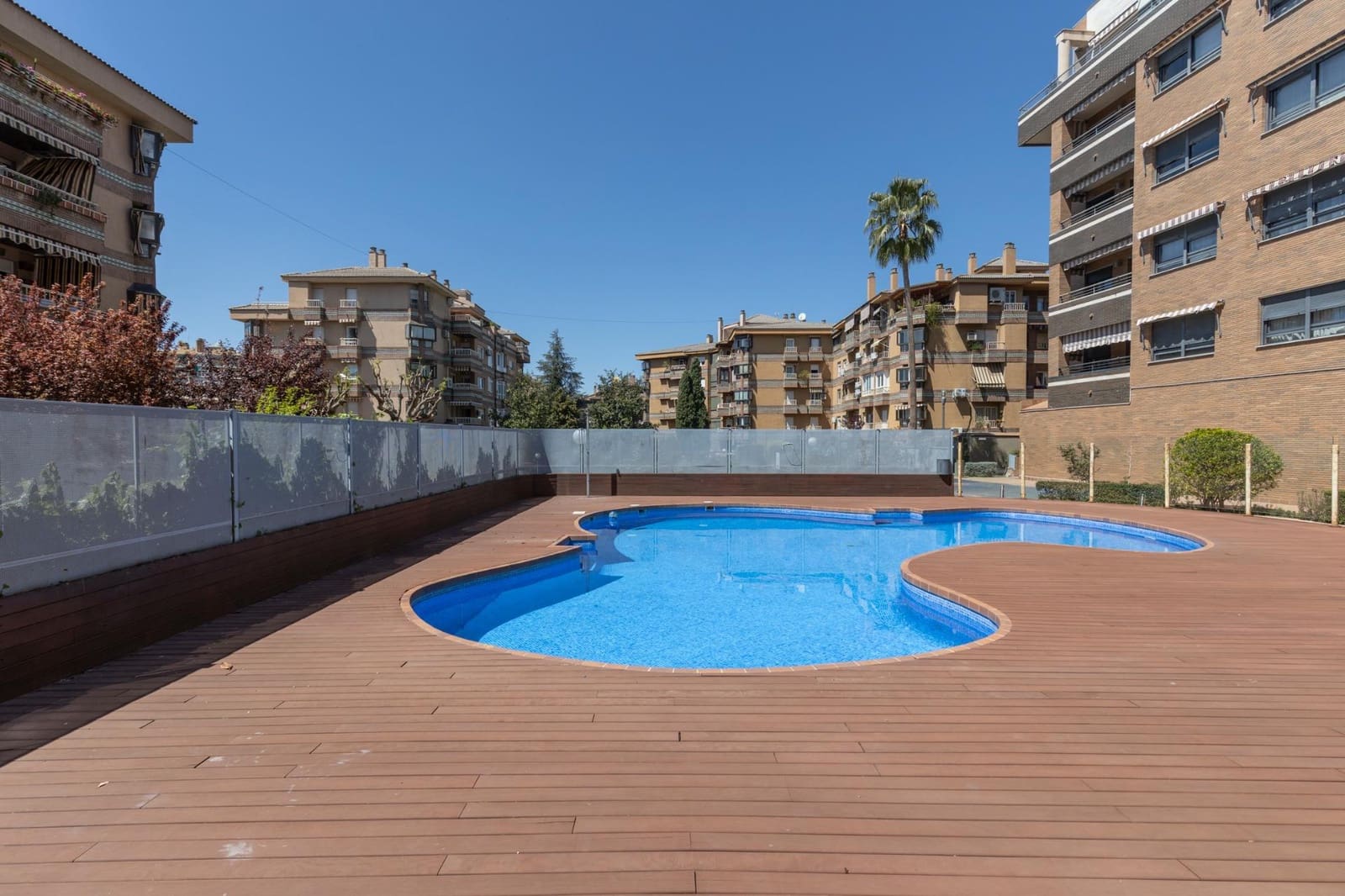 3 bedroom Flat for sale in Granada city with pool garage - € 595,000 (Ref: 8935059)