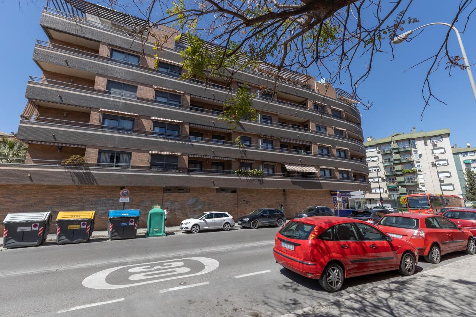 3 bedroom Flat for sale in Granada city with pool garage - € 595,000 (Ref: 8935059)