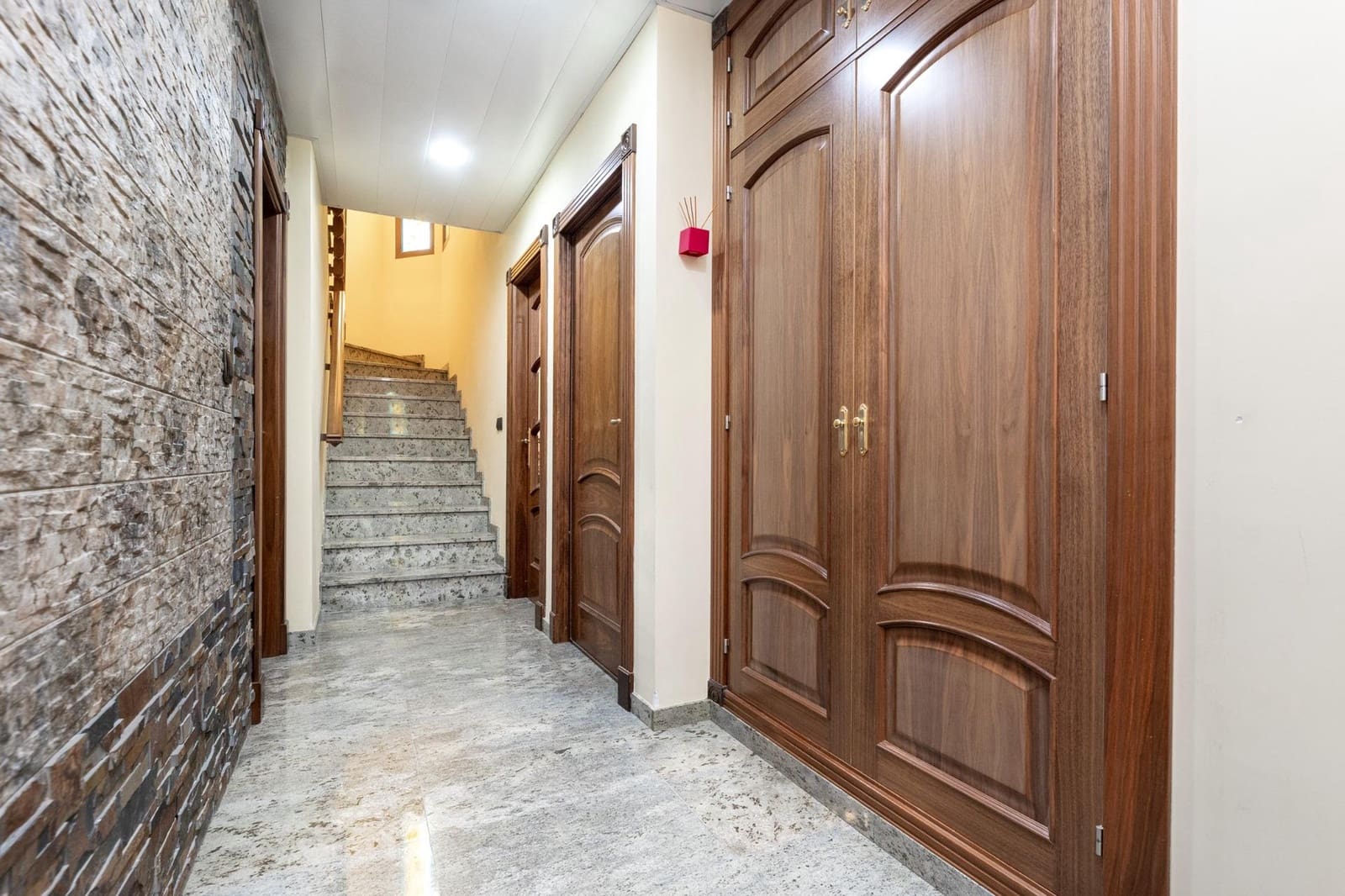 4 makuuhuone Rivitalo myytävänä paikassa Maracena mukana 
autotalli - 280 000 € (Ref: 8935060)