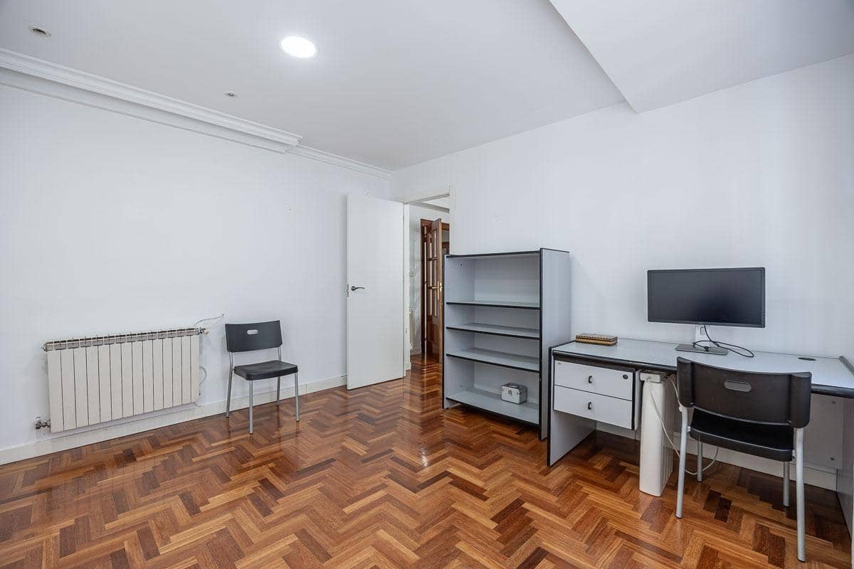 5 soveværelse Lejlighed til salg i Granada by - € 319.900 (Ref: 8948763)