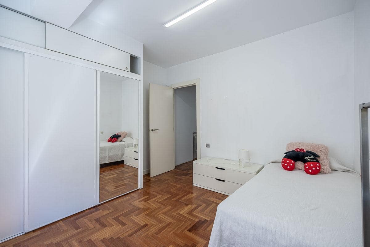 5 soveværelse Lejlighed til salg i Granada by - € 319.900 (Ref: 8948763)