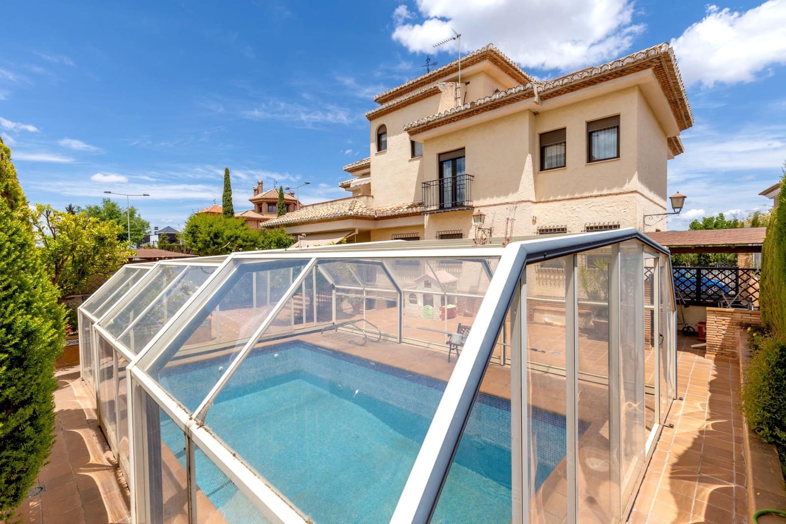 5 bedroom Villa for sale in Ogijares with pool garage - € 615,000 (Ref: 8992786)