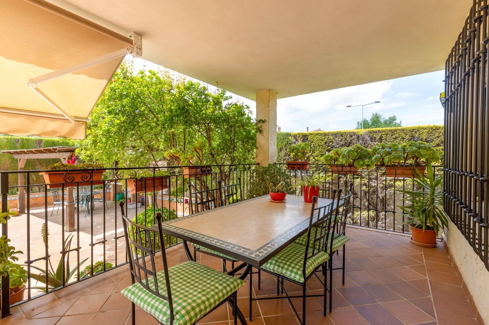 5 bedroom Villa for sale in Ogijares with pool garage - € 615,000 (Ref: 8992786)