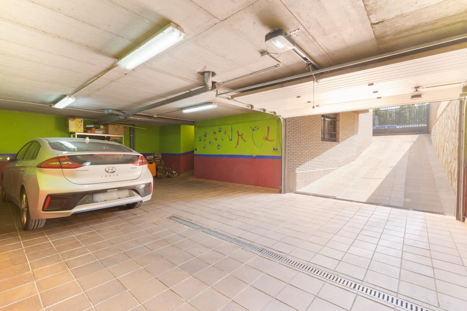 5 bedroom Villa for sale in Ogijares with pool garage - € 615,000 (Ref: 8992786)