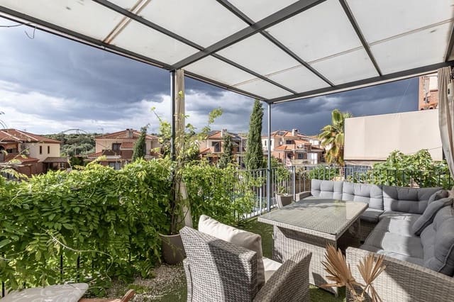 3 soveværelse Semi-Rækkehus til salg i Albolote med garage - € 359.900 (Ref: 8999311)