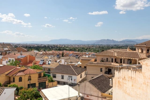 2 bedroom Penthouse for sale in La Zubia with garage - € 275,000 (Ref: 9005369)