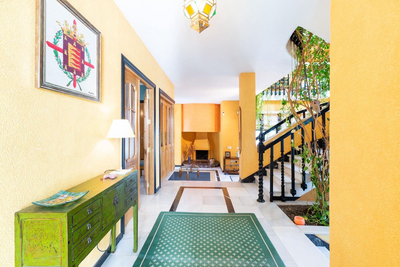 5 bedroom Villa for sale in Granada city with garage - € 890,000 (Ref: 9012325)