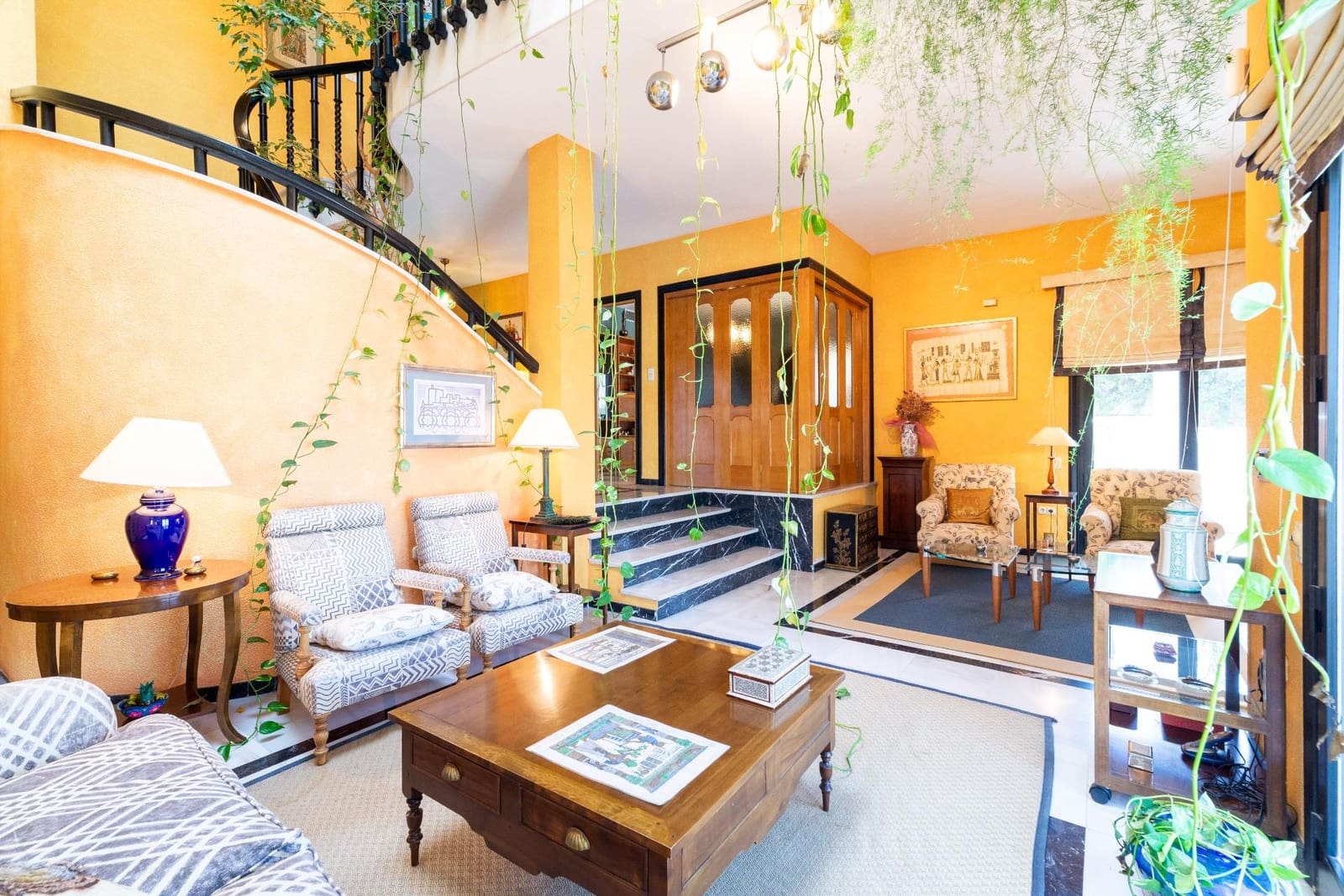 5 bedroom Villa for sale in Granada city with garage - € 890,000 (Ref: 9012325)