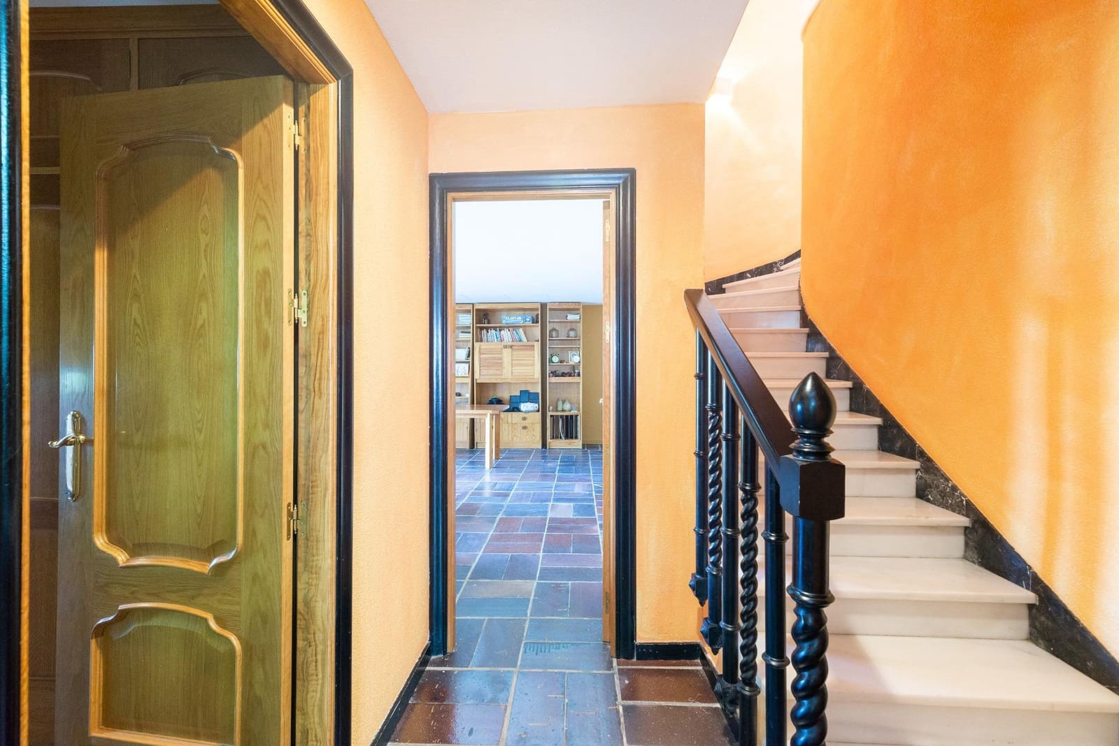 5 bedroom Villa for sale in Granada city with garage - € 890,000 (Ref: 9012325)