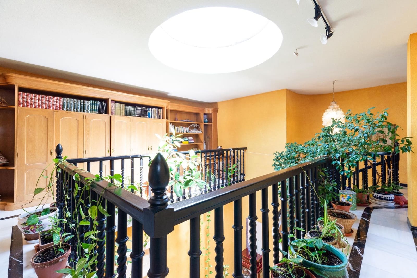 5 bedroom Villa for sale in Granada city with garage - € 890,000 (Ref: 9012325)