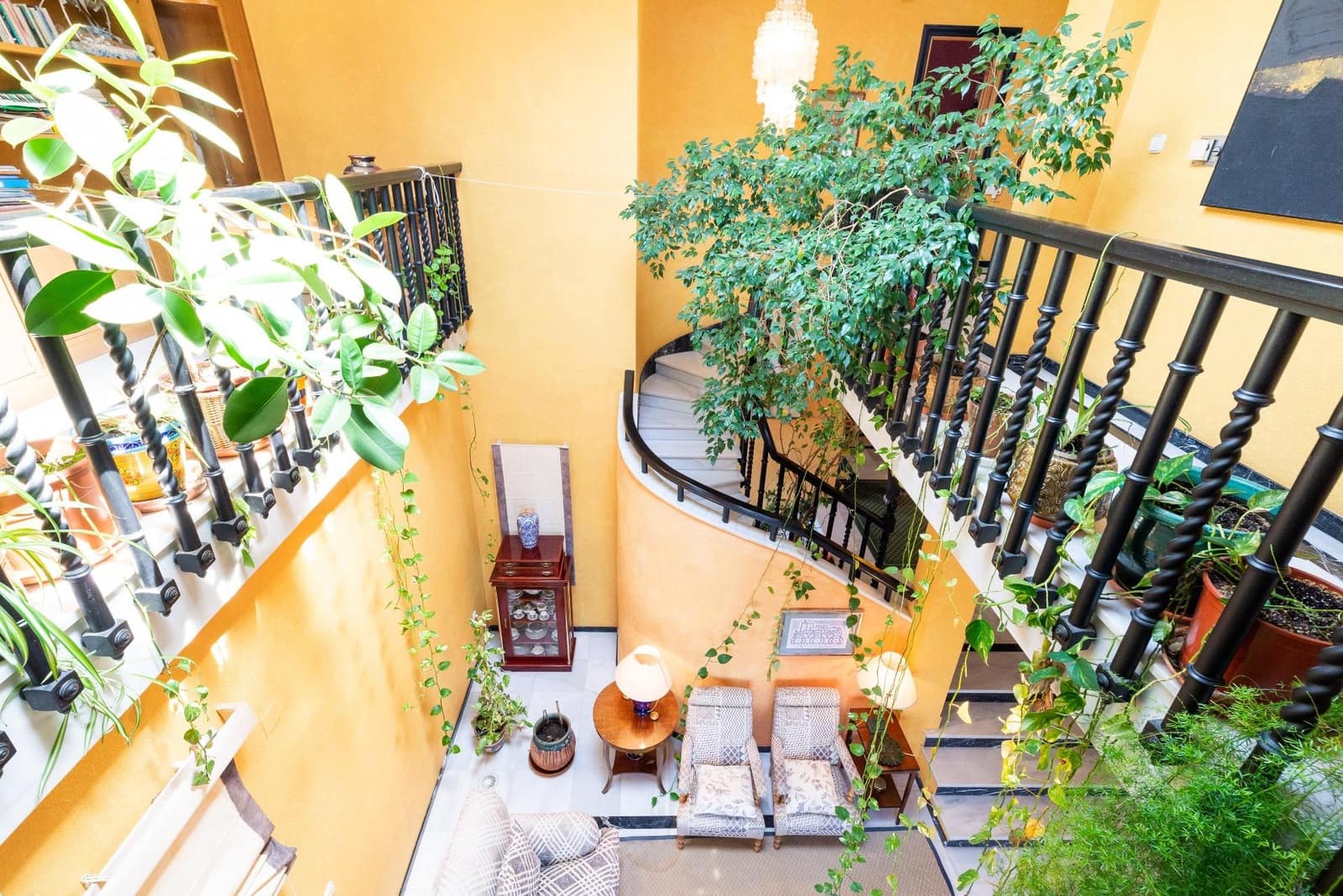 5 bedroom Villa for sale in Granada city with garage - € 890,000 (Ref: 9012325)