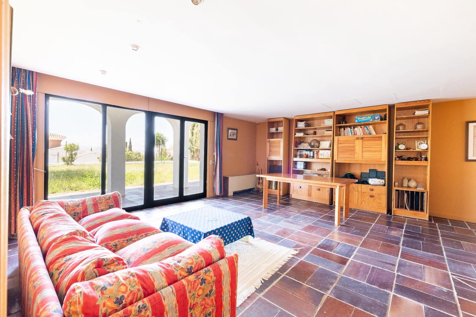 5 bedroom Villa for sale in Granada city with garage - € 890,000 (Ref: 9012325)