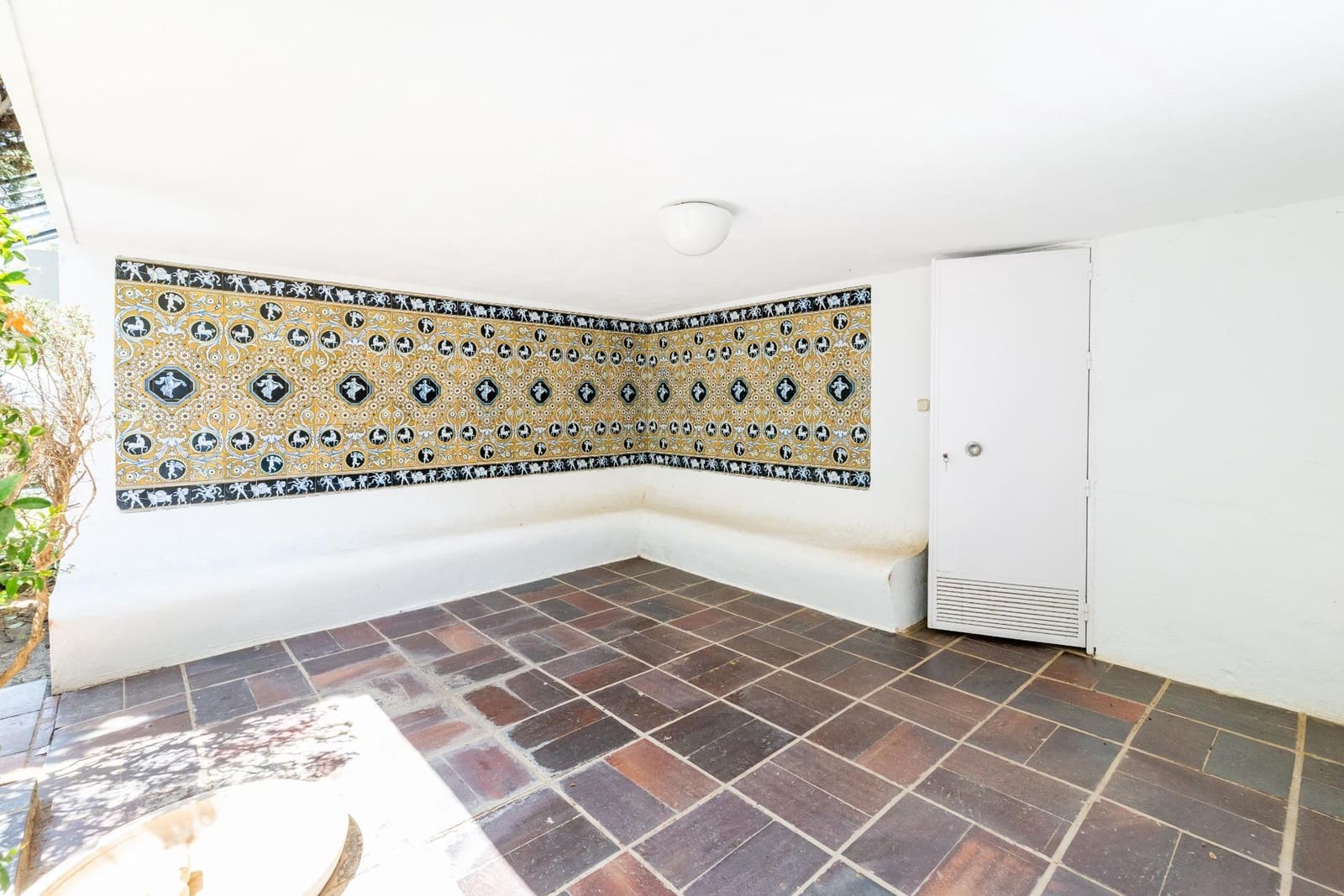 5 bedroom Villa for sale in Granada city with garage - € 890,000 (Ref: 9012325)