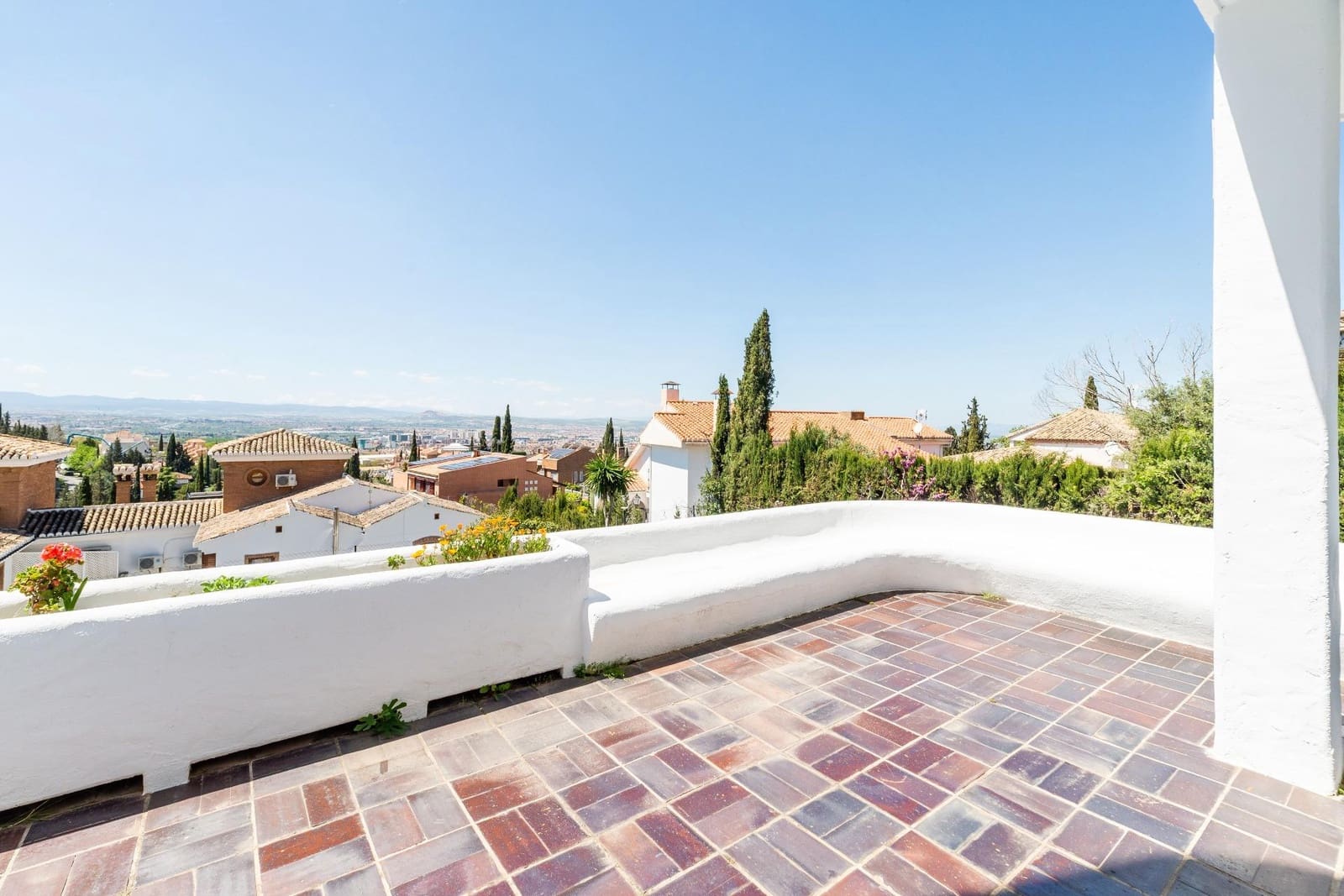 5 bedroom Villa for sale in Granada city with garage - € 890,000 (Ref: 9012325)