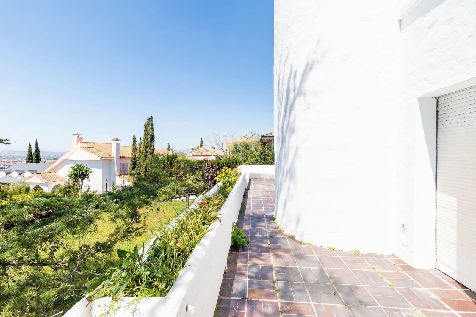 5 bedroom Villa for sale in Granada city with garage - € 890,000 (Ref: 9012325)