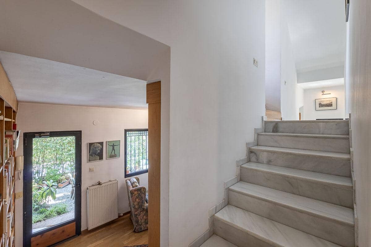 4 soveværelse Byhus til salg i Granada by med garage - € 710.000 (Ref: 9012331)
