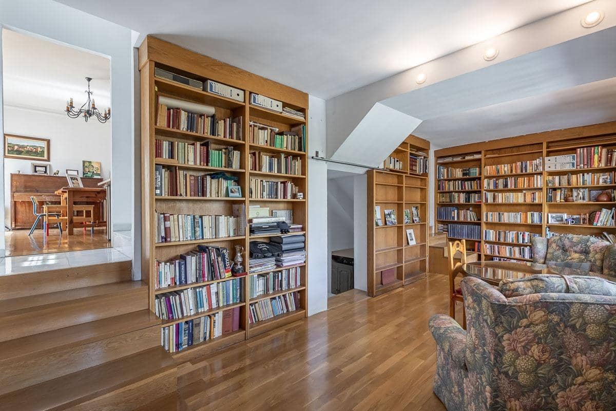 4 soveværelse Byhus til salg i Granada by med garage - € 710.000 (Ref: 9012331)