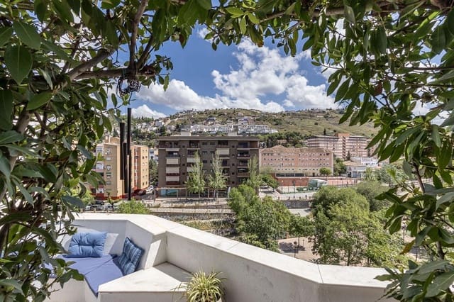 4 soveværelse Byhus til salg i Cervantes, Granada by med garage - € 710.000 (Ref: 9012331)