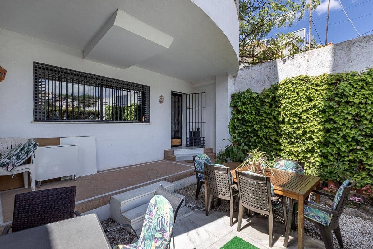 4 soveværelse Byhus til salg i Granada by med garage - € 710.000 (Ref: 9012331)